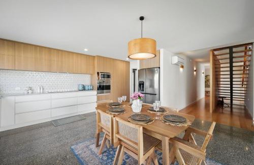 Lauderdale Casa | Beautiful Balook - 3 Bedroom Beach House