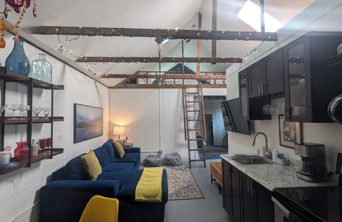 Bay Park Cabaña | Beautiful Bay Park Cottage near everything
