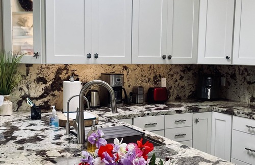 Crown Point Cabaña | Beautiful Bayfront Casita, Parking, A/C, Patio, BBQ
