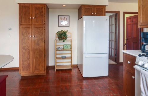 Omena Casa | Beautiful Bayview 3 bedroom, 3 bath home / walking distance to beach. Sleeps 9.