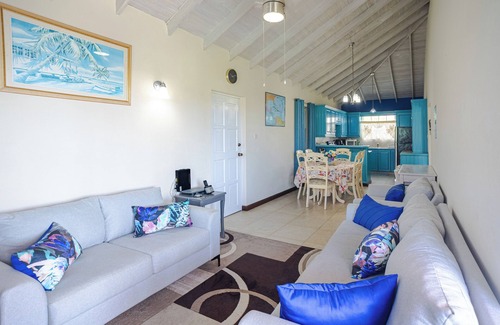 Providence Apartamento | Hermoso, acogedor, espacioso apartamento de 2 dormitorios con piscina cerca de la playa, club de golf.