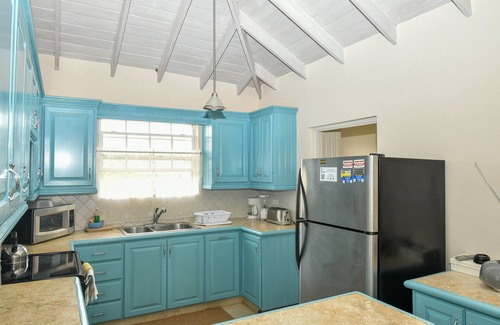 Providence Apartamento | Hermoso, acogedor, espacioso apartamento de 2 dormitorios con piscina cerca de la playa, club de golf.