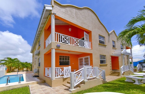 Providence Apartamento | Hermoso, acogedor, espacioso apartamento de 2 dormitorios con piscina cerca de la playa, club de golf.