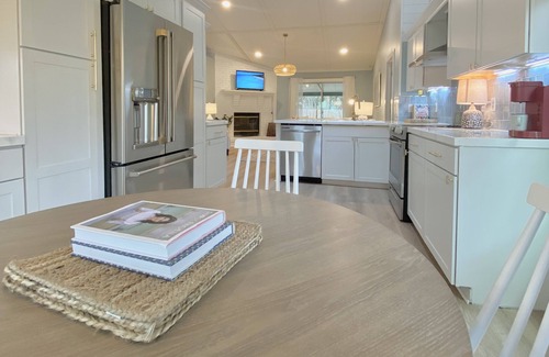 Fernandina Beach Cabaña | Beautiful beach cottage 1/2 mile to the Sandy Shore!