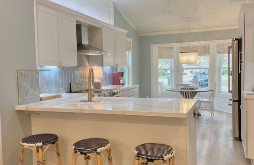 Fernandina Beach Cabaña | Beautiful beach cottage 1/2 mile to the Sandy Shore!