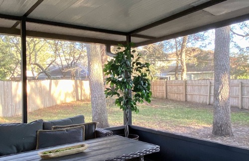 Fernandina Beach Cabaña | Beautiful beach cottage 1/2 mile to the Sandy Shore!