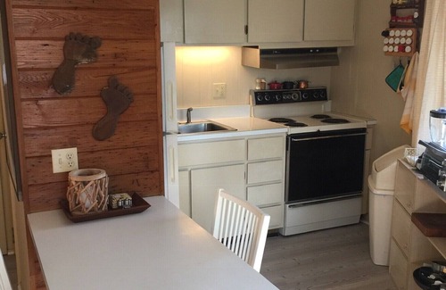 Kill Devil Hills Cabaña | Beautiful Beach Cottage, comfortable, centrally located.
