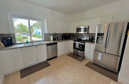 Alice Town Casa | Beautiful Beach Front Villa in Resort World Bimini Bahamas