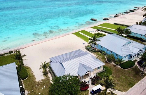 Alice Town Casa | Beautiful Beach Front Villa in Resort World Bimini Bahamas