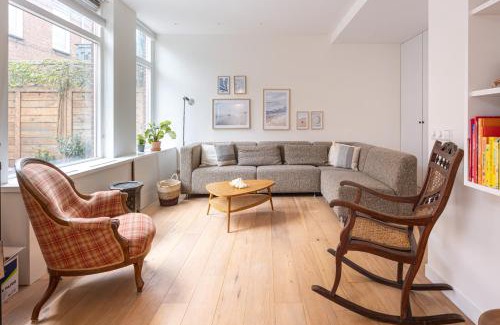 Wijk aan Zee Casa | Beautiful Beach Holiday Home with Sauna and Garden