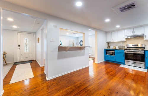 Galveston Casa | Beautiful Beach Home with Private Pool - 2 min from beach. Insta worthy !