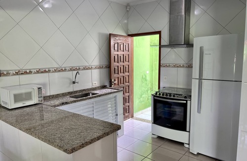 Balneario Gaivotas Casa | Beautiful beach house, 03 bedrooms, living room, kitchen, barbecue, garage, Wi-Fi.