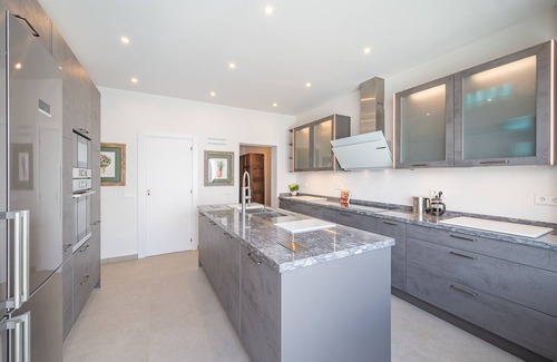 New Golden Mile Villa | Beautiful Beach Villa on the "New Golden Mile" in Estepona - 8 bedrooms