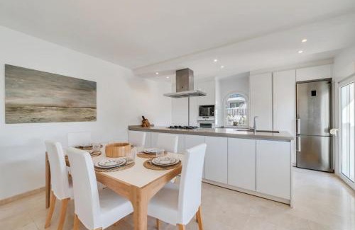 Urbanizacion Marbessa Villa | Beautiful beach villa Marbella