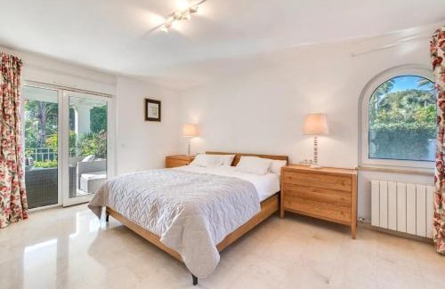 Urbanizacion Marbessa Villa | Beautiful beach villa Marbella
