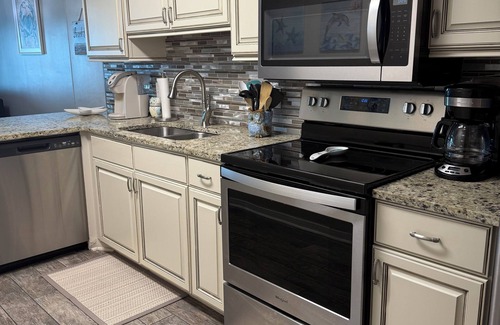 Gulf Shores Condominio | Beautiful Beachfront Condo 2 bedroom 2 bath sleeps 8 - Gulf Shores, AL