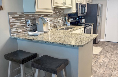 Gulf Shores Condominio | Beautiful Beachfront Condo 2 bedroom 2 bath sleeps 8 - Gulf Shores, AL
