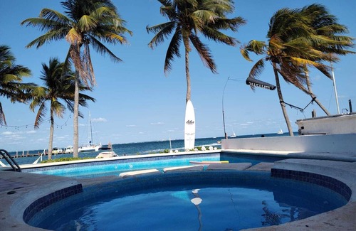 Puerto Juarez Apartamento | Beautiful Beachfront Apartment: Stunning Caribbean Views, Water Sports Amenities