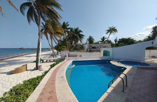 Puerto Juarez Apartamento | Beautiful Beachfront Apartment: Stunning Caribbean Views, Water Sports Amenities