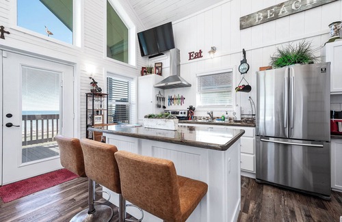Cedar Lane Casa | Beautiful Beachfront Home with Amazing Views, Steps to Beach