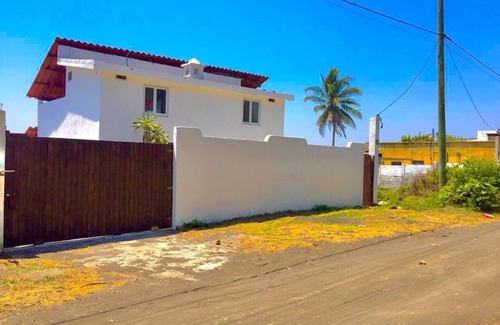 Iztapa Casa | Bella casa frente al mar con piscina privada