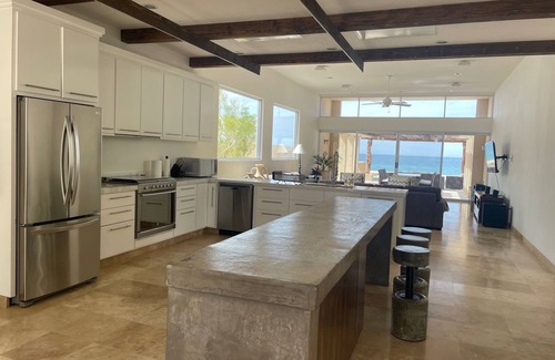 La Ribera Villa | Beautiful beachfront property