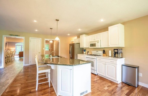 Bellaire Casa | Beautiful Bellaire, Golf at Hawks Eye The 8th Tee