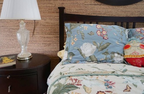 Belmont Casa | Beautiful Belmont Apartment, Walk Everywhere!!