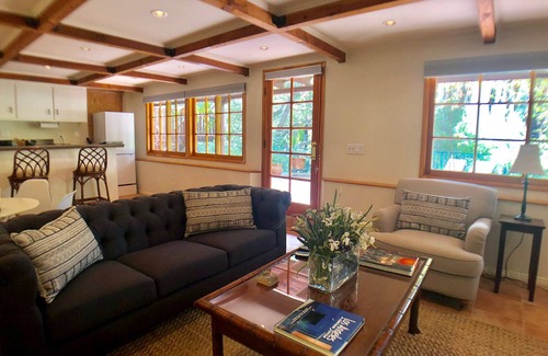 Beverly Hills Casa | Un hermoso retiro de cañón rodeado de naturaleza