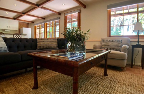 Beverly Hills Casa | Un hermoso retiro de cañón rodeado de naturaleza