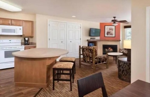Big Bear Lake Complejo | Beautiful Big Bear Resort with Loads of Amenities Dec 14 - 21 2023