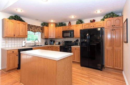 McGaheysville Casa | Beautiful Big Resort Home, Vistas, Piscina, Ping Pong, Air Hockey, Futbolín, Wii