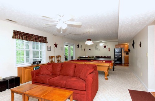 McGaheysville Casa | Beautiful Big Resort Home, Vistas, Piscina, Ping Pong, Air Hockey, Futbolín, Wii