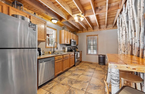 Lead Casa | Beautiful Black Hills 4 Bedroom Vacation Home W/ Hot Tub on Deer Mountain, Lead