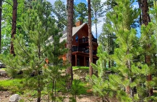 Lead Casa | Beautiful Black Hills 4 Bedroom Vacation Home W/ Hot Tub on Deer Mountain, Lead