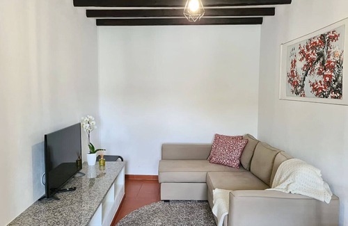 Caldas da Rainha Cama Y Desayuno | Beautiful bnb with tranquil gardens offering well appointed rooms.