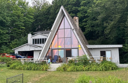 Luck Casa | Beautiful Bone Lake A-Frame