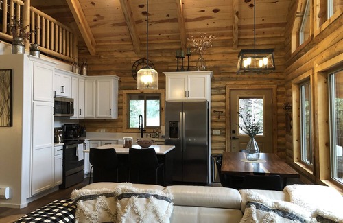 Duck Creek Village Cabina | Beautiful & Brand New Cabin in Duck Creek