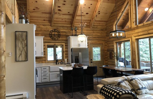 Duck Creek Village Cabina | Beautiful & Brand New Cabin in Duck Creek