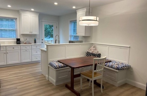Warwick Casa | Beautiful brand new 2 bedroom Duplex near Oakland Beach