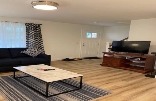 Warwick Casa | Beautiful brand new 2 bedroom Duplex near Oakland Beach