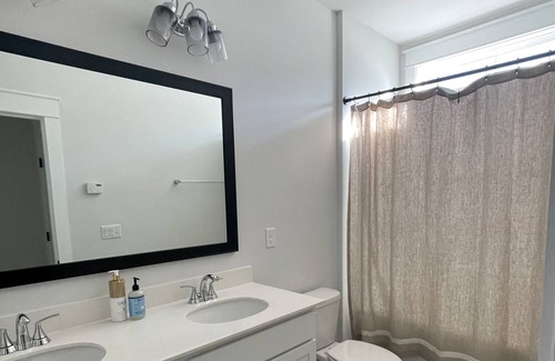 Mount Pleasant Casa | Beautiful Brand New Southern Style 5 Bedroom - 5 min from IOP beach!