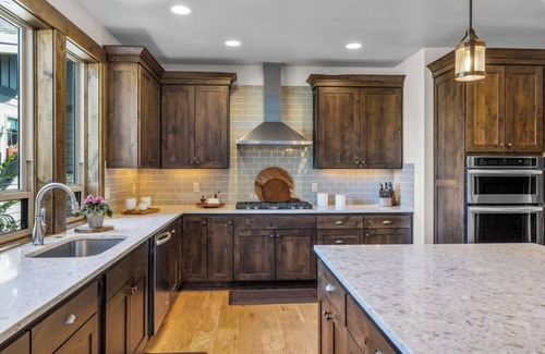 Alfalfa Casa | Amazing Brasada 4 bdrm- Theater, WiFi, Fire Pit, Hot Tub, Poker Table, Karaoke!