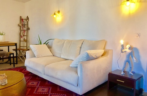 Estanove Casa | Hermoso y luminoso apartamento con terraza.