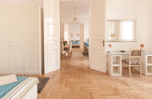 Palace District Apartamento | Hermoso, luminoso y espacioso apartamento de 4 dormitorios con 2 baños.