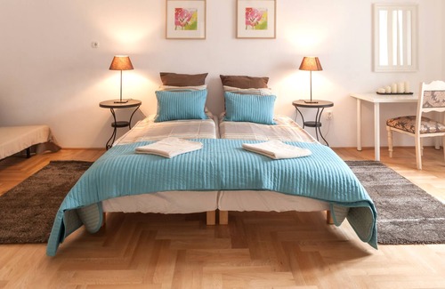Palace District Apartamento | Hermoso, luminoso y espacioso apartamento de 4 dormitorios con 2 baños.