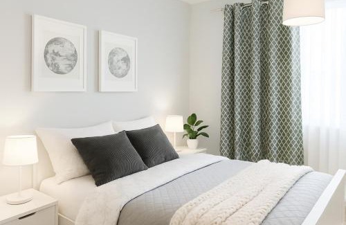 Southwick Casa | Beautiful Bright Three Bedroom House in Brighton and Hove with free parking