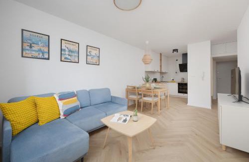 Muranow Apartamento | Beautiful & Bright Walowa Apartments with Balcony by Noclegi Renters