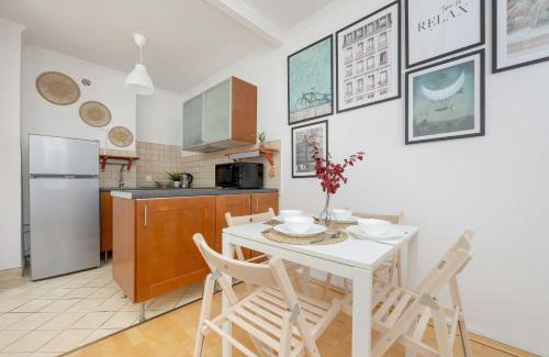 Muranow Apartamento | Beautiful & Bright Walowa Apartments with Balcony by Noclegi Renters