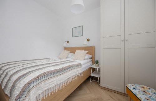 Muranow Apartamento | Beautiful & Bright Walowa Apartments with Balcony by Noclegi Renters